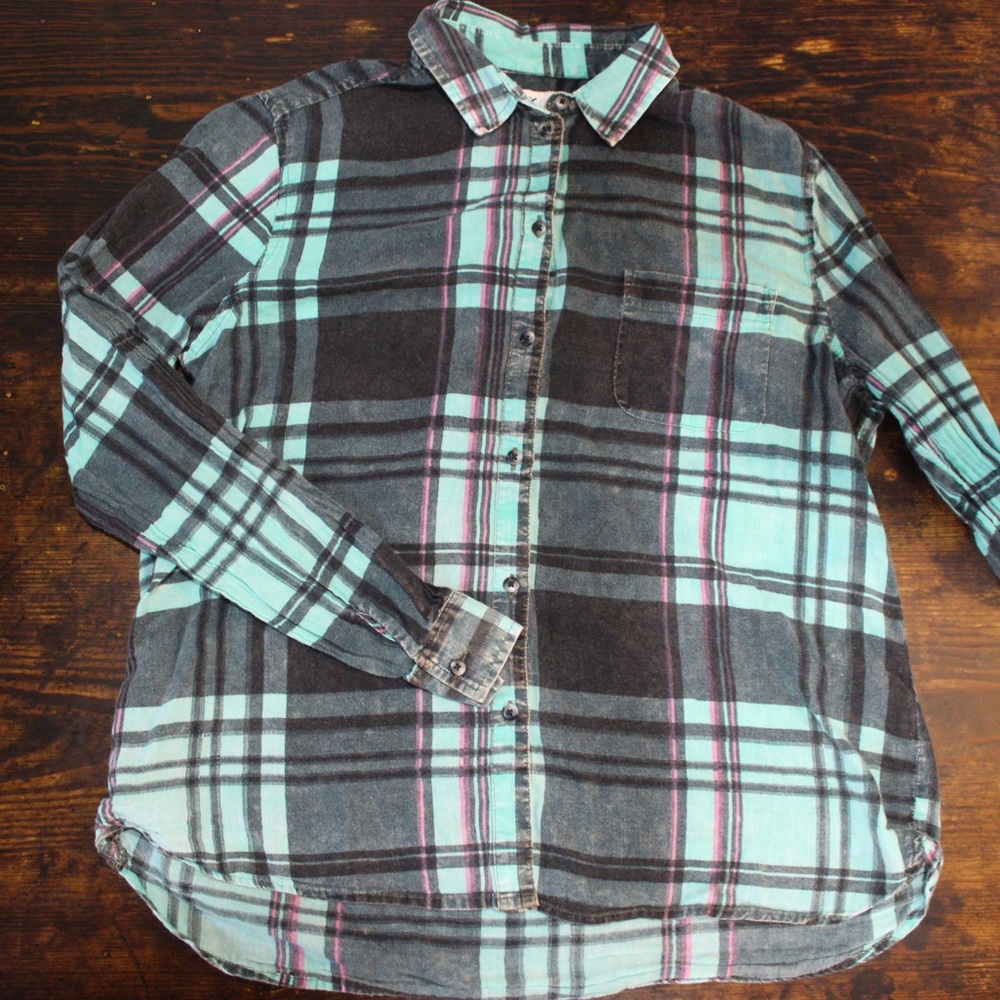 FREE W ANY PURCHASE American Eagle Faded Button Up